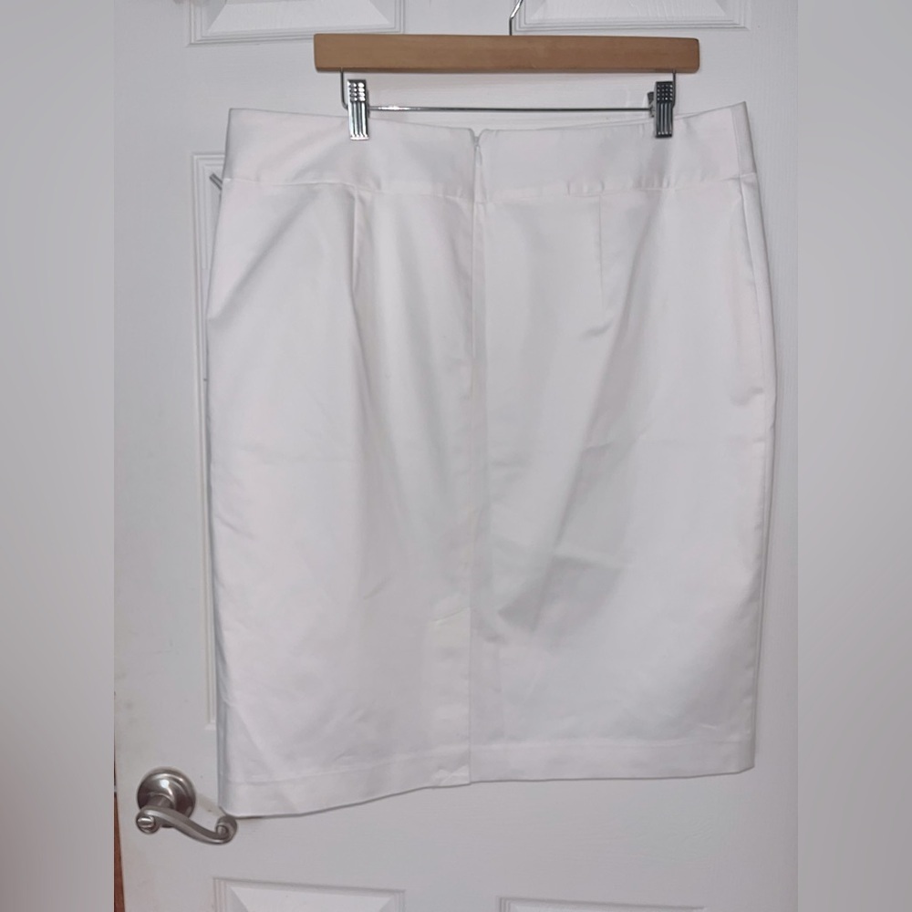 Liz Claiborne Chic White Pencil Skirt for Women NWT 16 - Picture 4 of 4